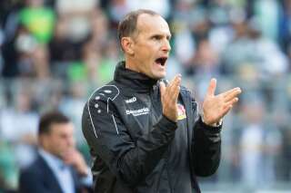 Heiko Herrlich, l'entraîneur de l'équipe d'Augsbourg, privé de Bundesliga après avoir enfreint les règles de quarantaine