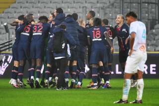 Les joueurs du PSG célébrant leur victoire face à Marseille dans le Trophée des champions, disputé à Lens, le 13 janvier 2021.