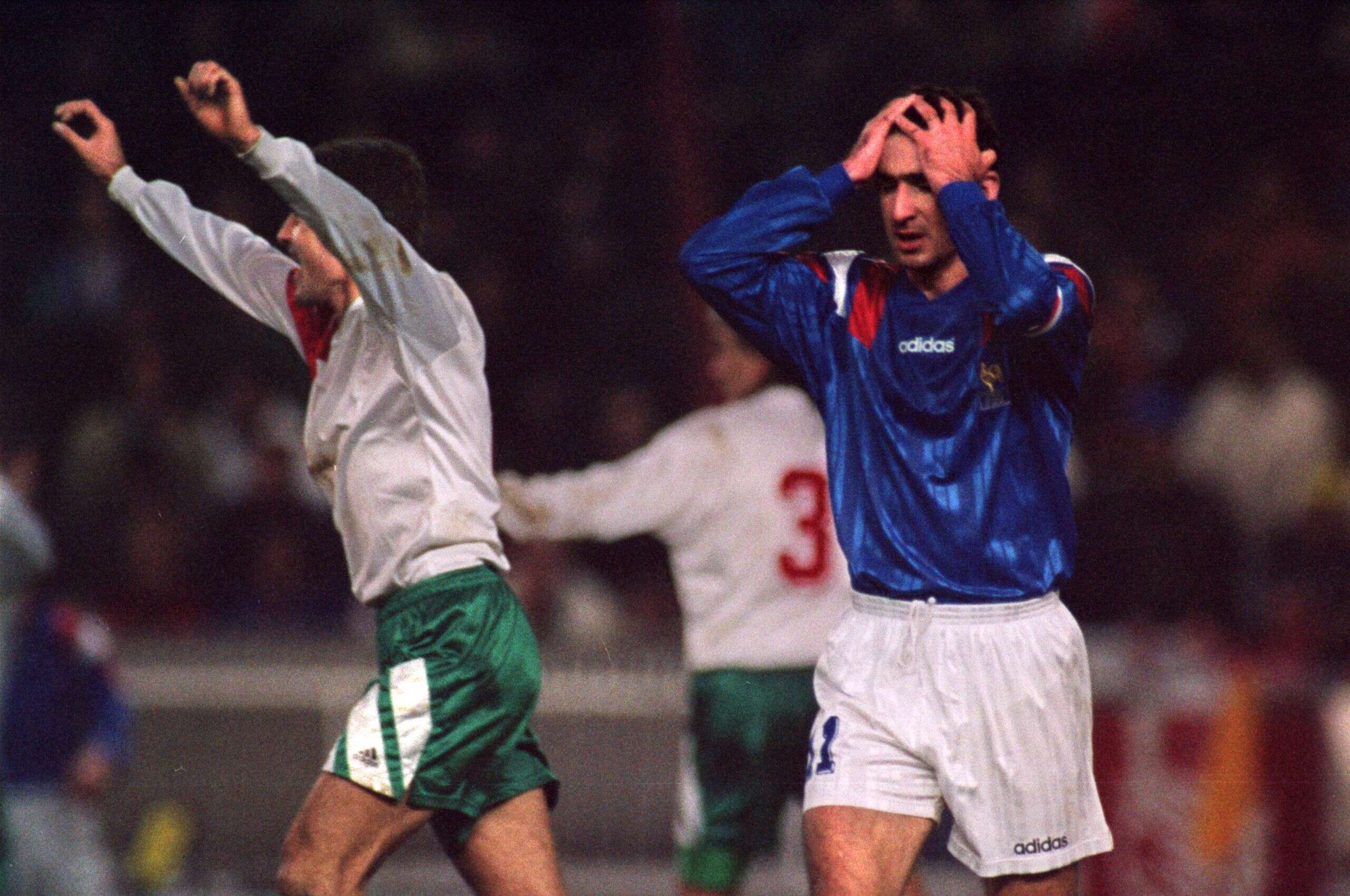 En 1993, à l'occasion du dernier match de qualification pour la Coupe du monde 94 aux États-Unis face à la Bulgarie, Éric Cantona et l'équipe de France s'était loupés dans les grandes largeurs.