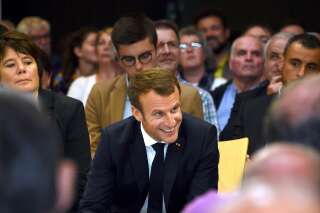 Emmanuel Macron jeudi soir à Rodez lors du premier grand débat sur les retraites