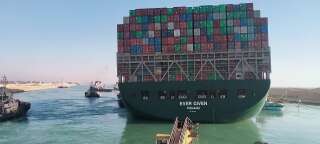 De la fin mars au début du mois d'avril, le porte-conteneurs géant Ever Given a bloqué le canal de Suez, voie maritime cruciale pour l'économie mondiale (photo du 29 mars).