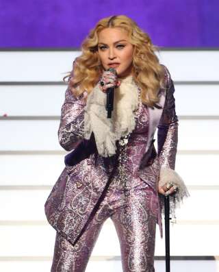 Madonna, ici aux Billboard Music Awards de Las Vegas en mai 2016, a annoncé avoir contracté le coronavirus après sa tournée à Paris en mars.