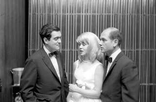 Stanley Kubrick (gauche), Sue Lyon et James Harris, producteur du film.