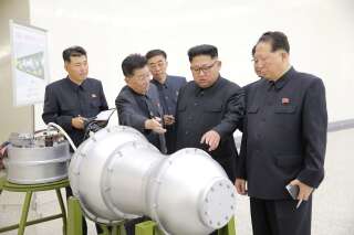 Corée du Nord: Kim Jong-Un inspecte une bombe H destinée à un missile