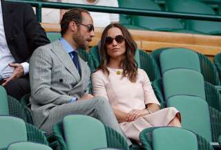 Pippa Middleton et son frère James, assis dans le box royal du court central de Wimbledon, en juillet 2019.