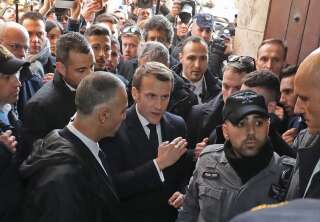 Emmanuel Macron devant la Saint Anne de Jérusalem.