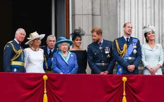 Le prince Charles et sa femme Camilla, le prince Andrew, la Reine Élizabeth II, Meghan Markle, le prince Harry et le prince William et sa femme Kate sur le balcon de Buckingham, en juillet 2018.