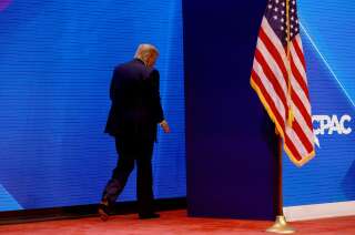 Selon une commission d'enquête parlementaire, Donald Trump a voulu frauder la présidentielle américaine de 2020 qui l'a vu perdre face à Joe Biden (photo prise le 26 février lors d'une convention républicaine en Floride).