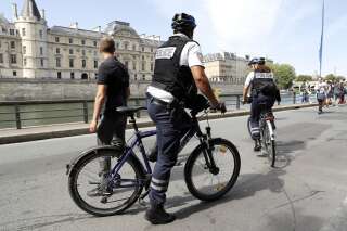Hidalgo crée une police municipale armée de matraques à Paris