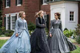Florence Pugh, Saoirse Ronan et Emma Watson (de gauche à droite) dans une scène de 