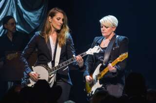 Emily Robison et Natalie Maines du groupe de country Chicks, en concert à Austin, au mois d'avril 2018.