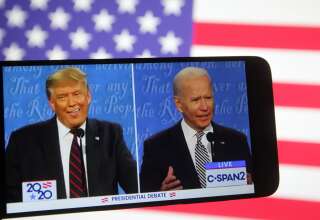 Donald Trump et Joe Biden lors du premier débat le 30 septembre 2020 (Photo Illustration by Pavlo Conchar/SOPA Images/LightRocket via Getty Images)