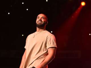Drake, ici en 2015, répond en chanson aux attaques de son rival, Kanye West