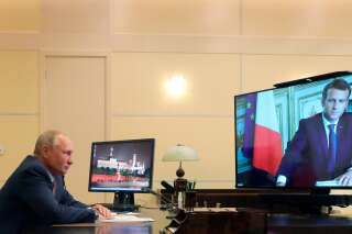 Guerre en Ukraine: Guy Lagache dévoile un échange Macron-Poutine juste avant le début du conflit