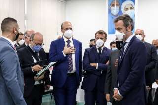 Emmanuel Macron et Olivier Véran en visite dans un hôpital de Beyrouth le 1er septembre 2020.
