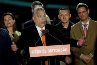 Le Premier ministre Viktor Orban, ici s'adressant à ses partisans après l'annonce des résultats partiels des élections législatives à Budapest, en Hongrie, le 3 avril 2022.