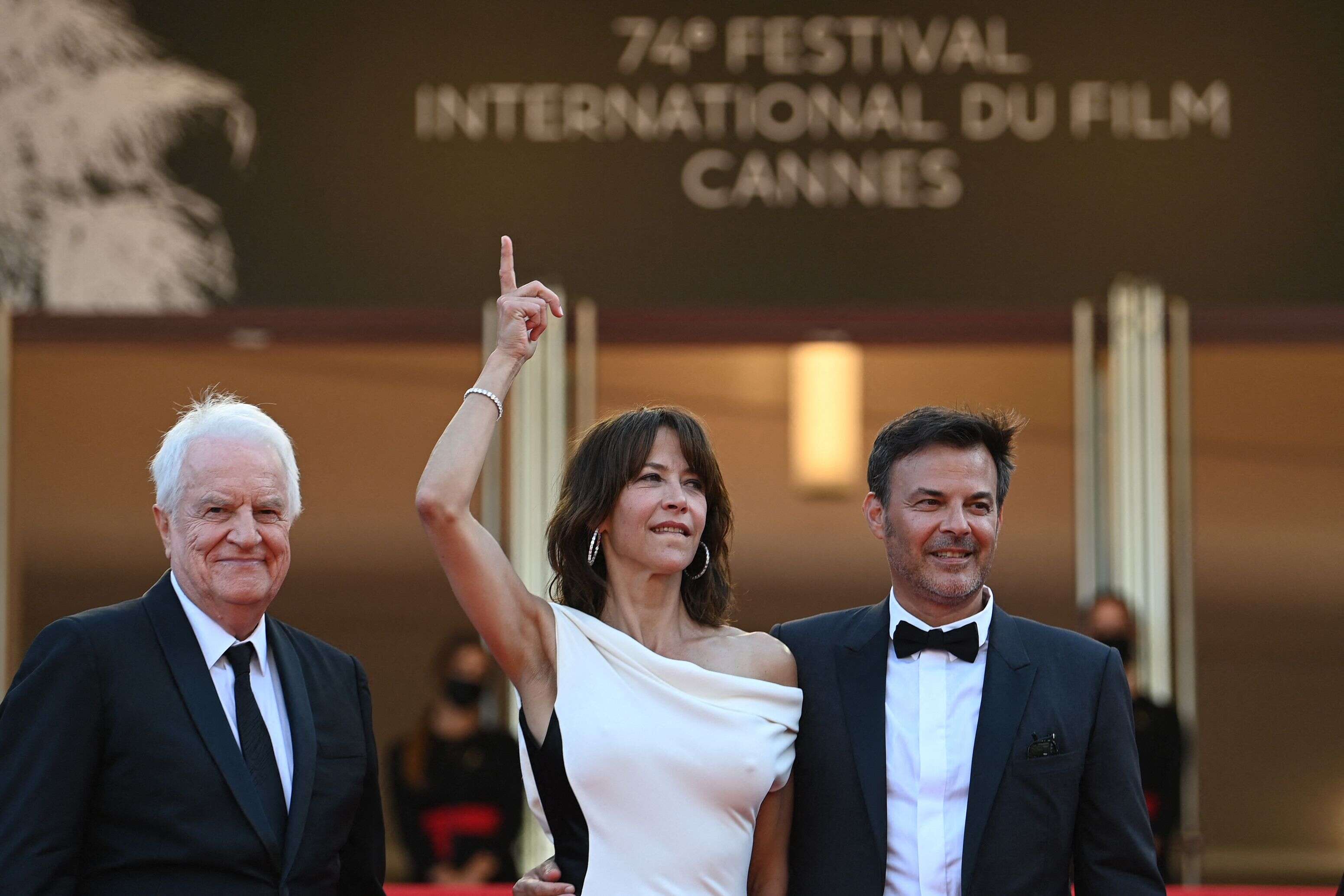 Les acteurs André Dussollier et Sophie Marceau, et le réalisateur François Ozon, en compétition avec le film 