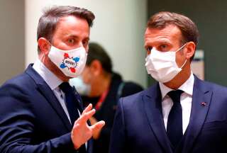 Xavier Bettel et Emmanuel Macron se sont rencontrés à Bruxelles en fin de semaine mais le président français n'est considéré comme cas-contact (photo des deux dirigeants prise en juillet 2020 à Bruxelles) (Photo by FRANCOIS LENOIR / POOL / AFP)