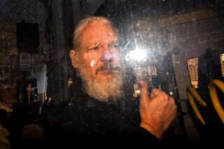 Julian Assange, le fondateur de Wikileaks, lors de son apparition au tribunal à la suite de son arrestation à Londres.