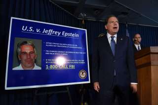 Geoffrey Berman annonçant les nouvelles charges retenues contre Jeffery Epstein, New York, 8 juillet 2019