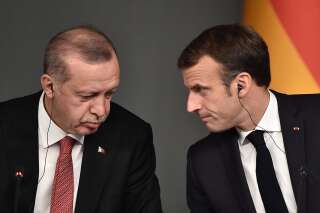 Emmanuel Macron, ici avec Recep Tayyip Erdogan à Istanbul en octobre 2018, a présidé un conseil restreint de défense ce 13 octobre au soir.