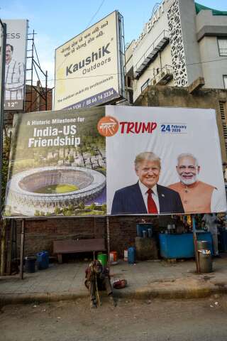 Des affiches annonçant la visite de Donald Trump en Inde