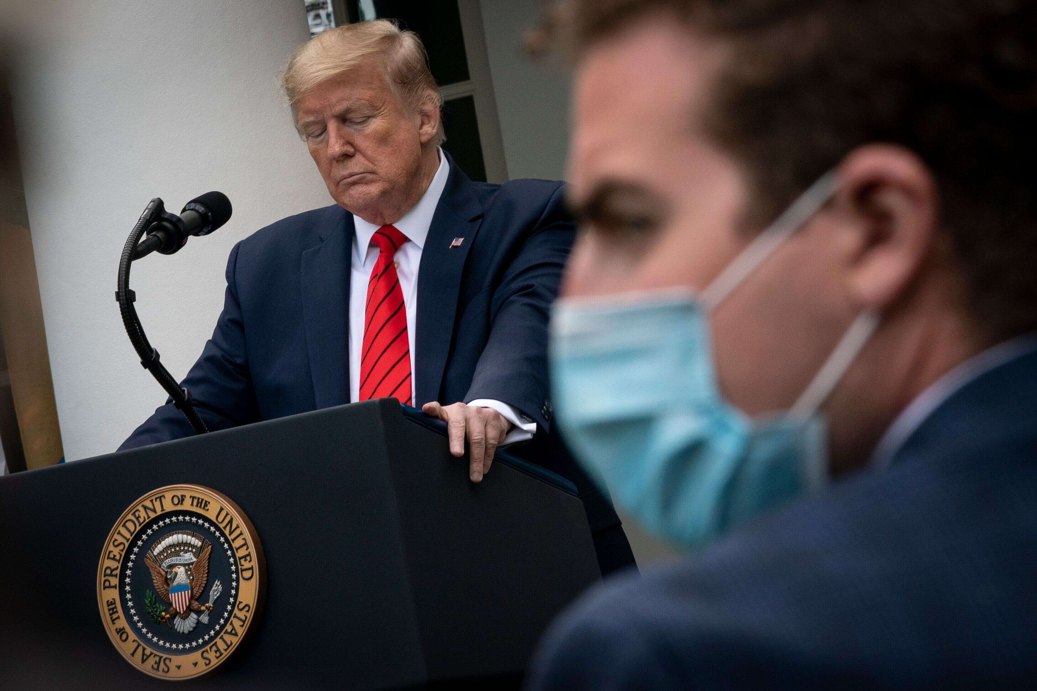 Donald Trump lors de la conférence de presse du 11 mai 2020 à la Maison Blanche, où journalistes et membres du personnels avaient obligation de porter un masque.
