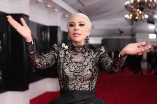 Grammy Awards: la robe de Lady Gaga a pris beaucoup de place sur le tapis rouge