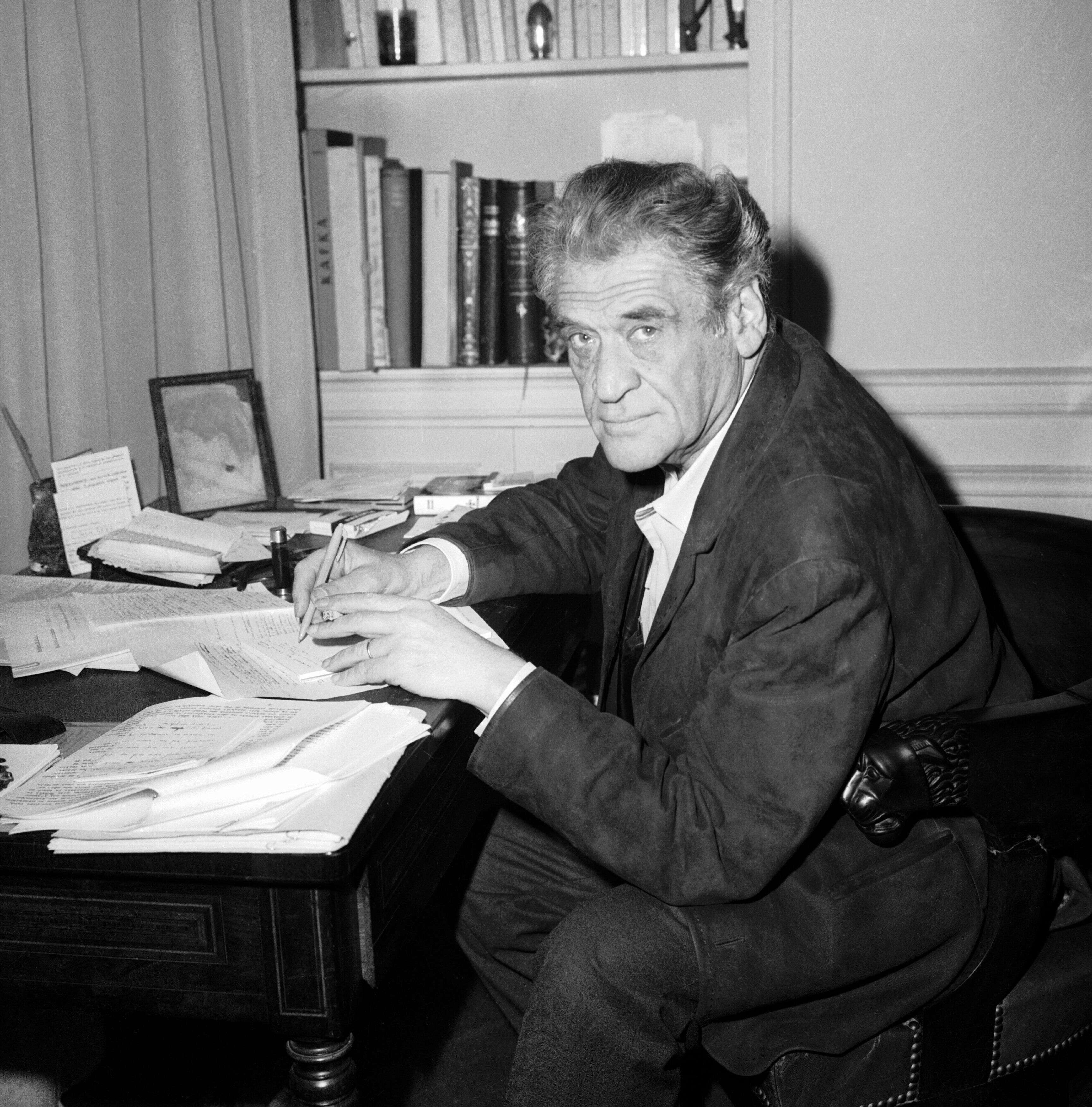 FRANCE - SEPTEMBER 30:  The French writer Joseph KESSEL at his desk in his home on September 30, 1968.  (Photo by Keystone-France/Gamma-Keystone via Getty Images)
