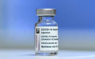 Une dose de vaccin Astrazeneca contre le Covid, le 14 février 2021, REUTERS/Clodagh Kilcoyne/File Photo
