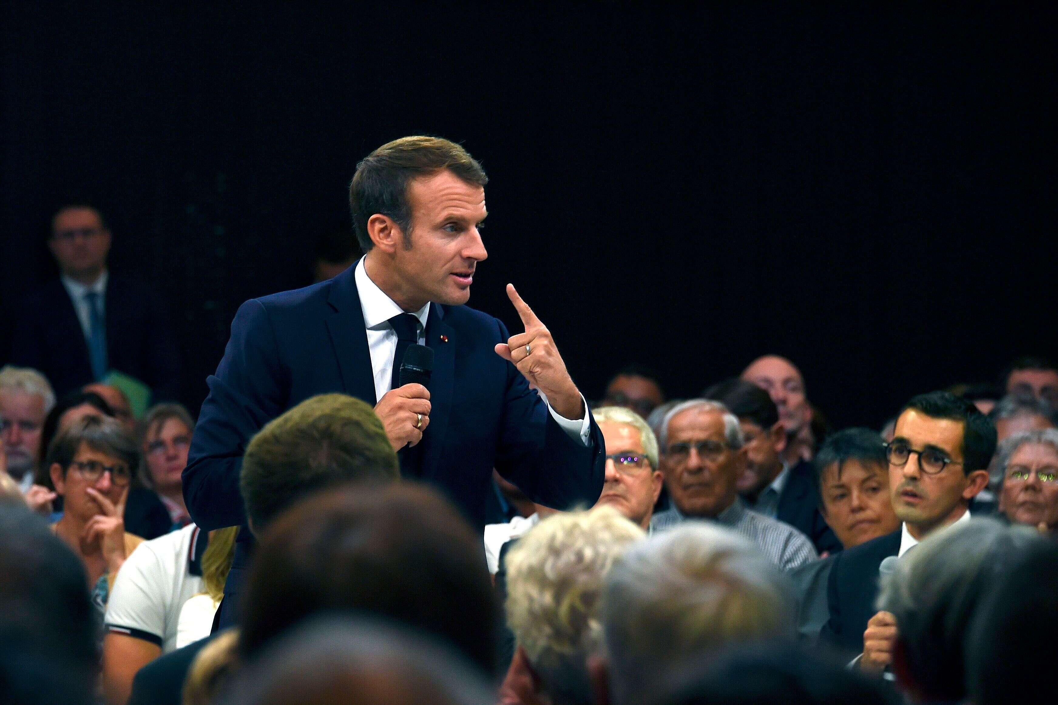 Emmanuel Macron lors d'un débat sur les retraites à Rodez au mois d'octobre.