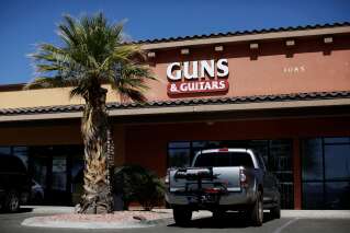 Armes à feu aux États-Unis: le tireur de Las Vegas avait acheté des fusils dans ce magasin qui vend aussi... des guitares