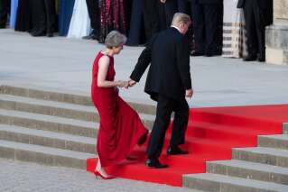 Donald Trump a encore attrapé la main de Theresa May lors de sa visite au Royaume-Uni