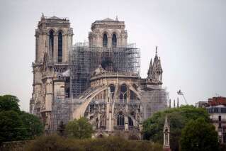 Incendie de Notre-Dame: Les deux tours sauvées, des doutes sur le reste de la structure