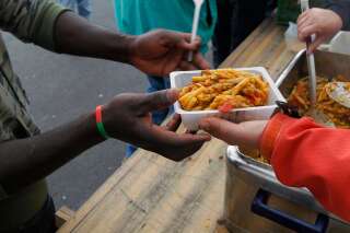 À Calais, le gouvernement va distribuer 350 repas par jour aux migrants