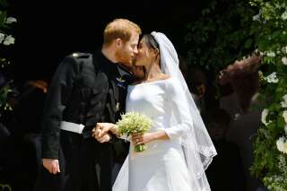 Le premier baiser du prince Harry et de Meghan Markle dès leur sortie de l'église