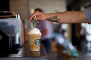 Starbucks va supprimer ses pailles en plastique et offrir des alternatives