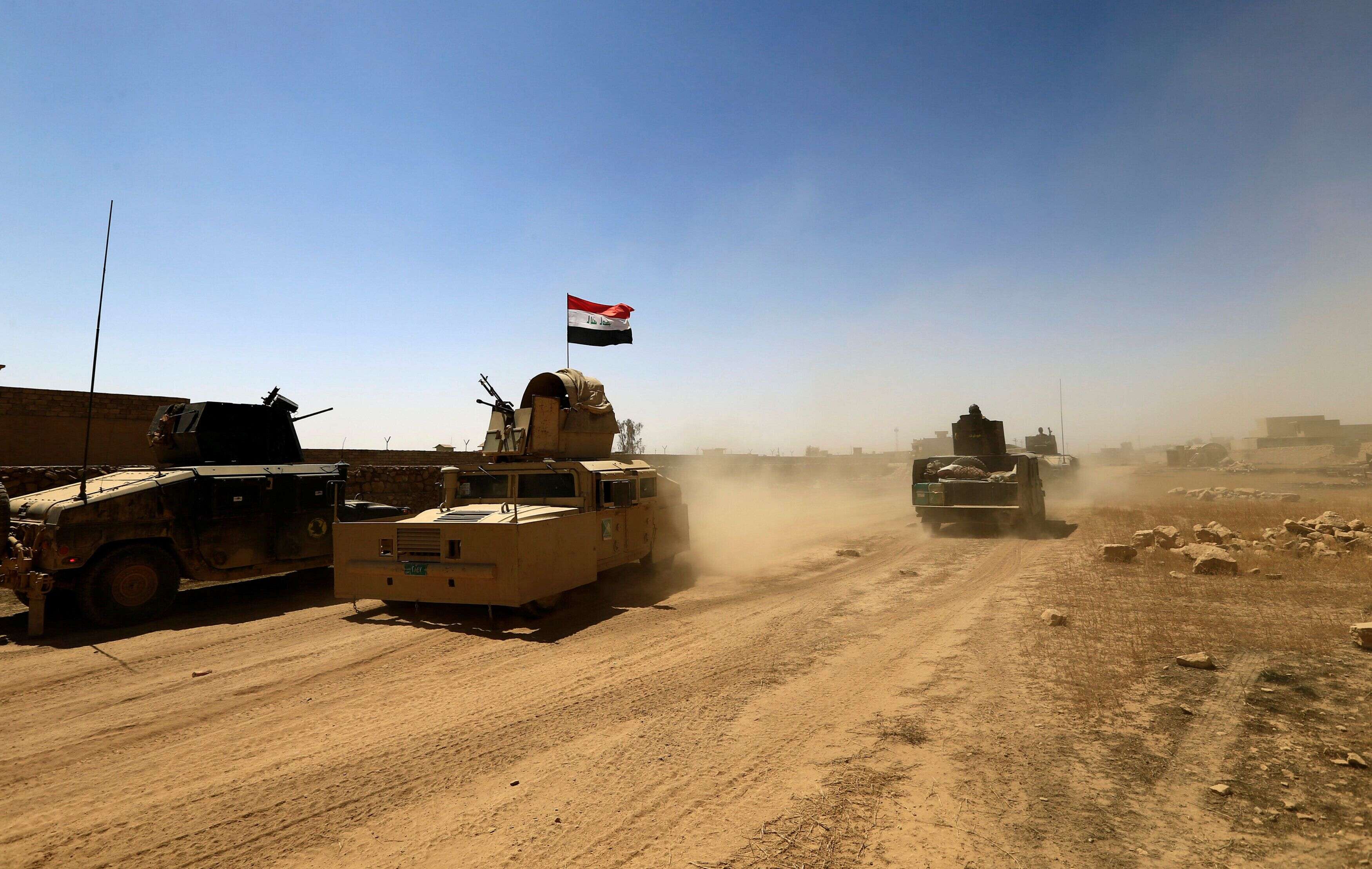 Des véhicules militaires lors d'un affrontement avec les membres de Daech, le 25 août 2017 en Irak (photo d'illustration).