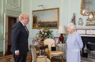 La reine d'Angleterre Elizabeth II et le Premier ministre Boris Johnson au palais de Buckingham le 23 juin 2021.