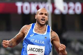 Lamont Marcell Jacobs, nouveau champion olympique du 100 m, célèbre sa victoire dimanche 1er août à Tokyo.