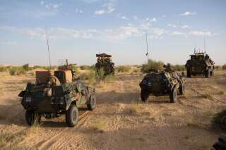 Une branche d'Al-Quaïda revendique l'attaque qui a tué un soldat français au Mali (photo d'illustration des soldats français de l'opération Barkhane dans le nord du Mali en 2014)