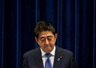 Shinzo Abe a annoncé sa démission le 28 août 2020, confirmant subir un retour de son ancienne maladie chronique, la rectocolite hémorragique ou colite ulcéreuse, qui l’avait déjà obligé à se retirer en 2007. (Photo : le 25 septembre 2017. REUTERS/Toru Hanai TPX IMAGES OF THE DAY)