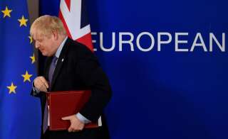 Boris Johnson, ici lors du sommet européen le 17 octobre à Bruxelles, a fait un ultime pied-de-nez (symbolique) aux députés britanniques sur le report du Brexit.