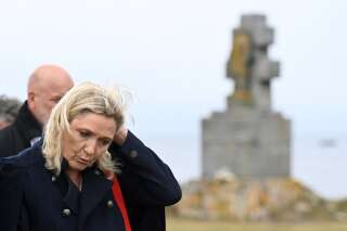 Marine Le Pen avance son hommage à De Gaulle sur l'île de Sein d'un jour
