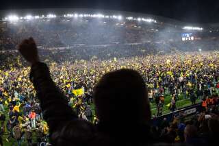 Nantes en finale de Coupe de France, les supporters envahissent la Beaujoire