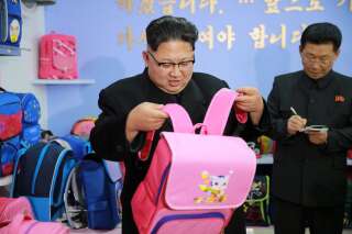 Kim Jung-Un et son sac à dos rose valent le détour(nement)