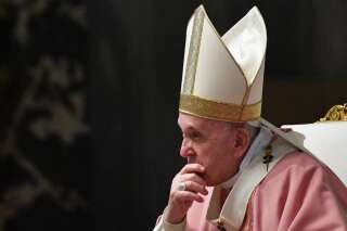 Le pape François, le 14 mars 2021, durant une messe célébrant les 500 ans de la christianisé aux Philippines. (TIZIANA FABI / POOL / AFP)