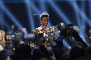 Zozibini Tunzi, première Miss Univers noire aux cheveux crépus