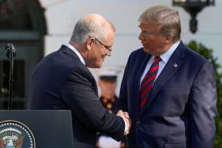 Donald Trump serre la main du premier ministre de l'Australie Scott Morrison, le 20 septembre 2019 à Washington.