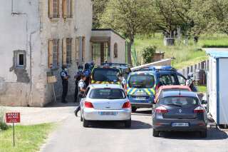 Ce dimanche 30 mai, des centaines de gendarmes étaient mobilisés au Lardin-Saint-Lazare, en Dordogne, pour tenter de retrouver un fugitif armé et dangereux.
